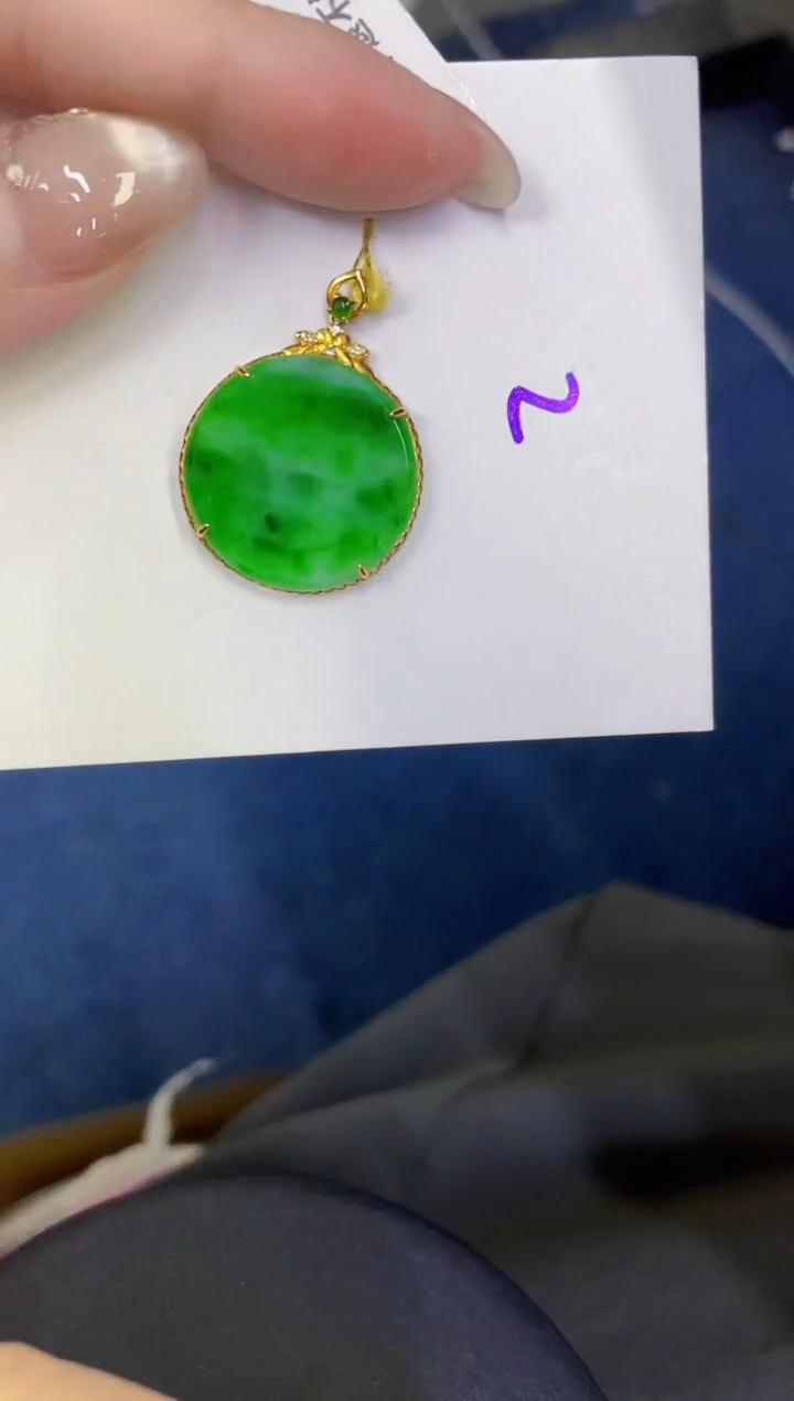 颈饰18K金镶嵌翡翠缅甸天然翡翠A货