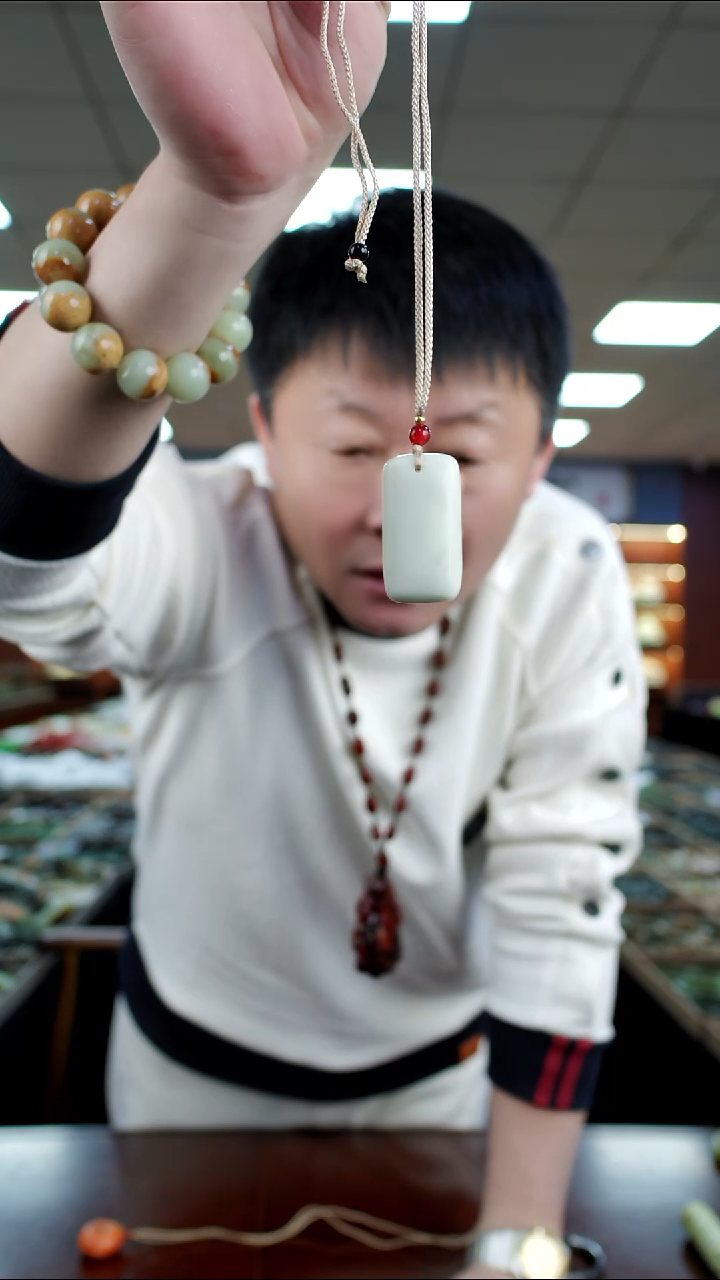 未镶嵌蛇纹石玉吊坠多样是发货随机发一