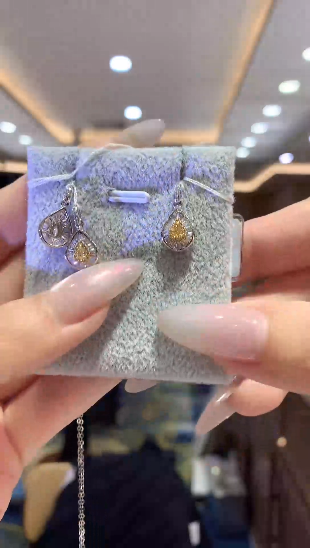 【闪购商品】钻石吊坠（含链）18K金镶嵌钻石吊坠多样性发一