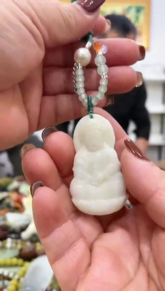 未镶嵌岫玉挂件  