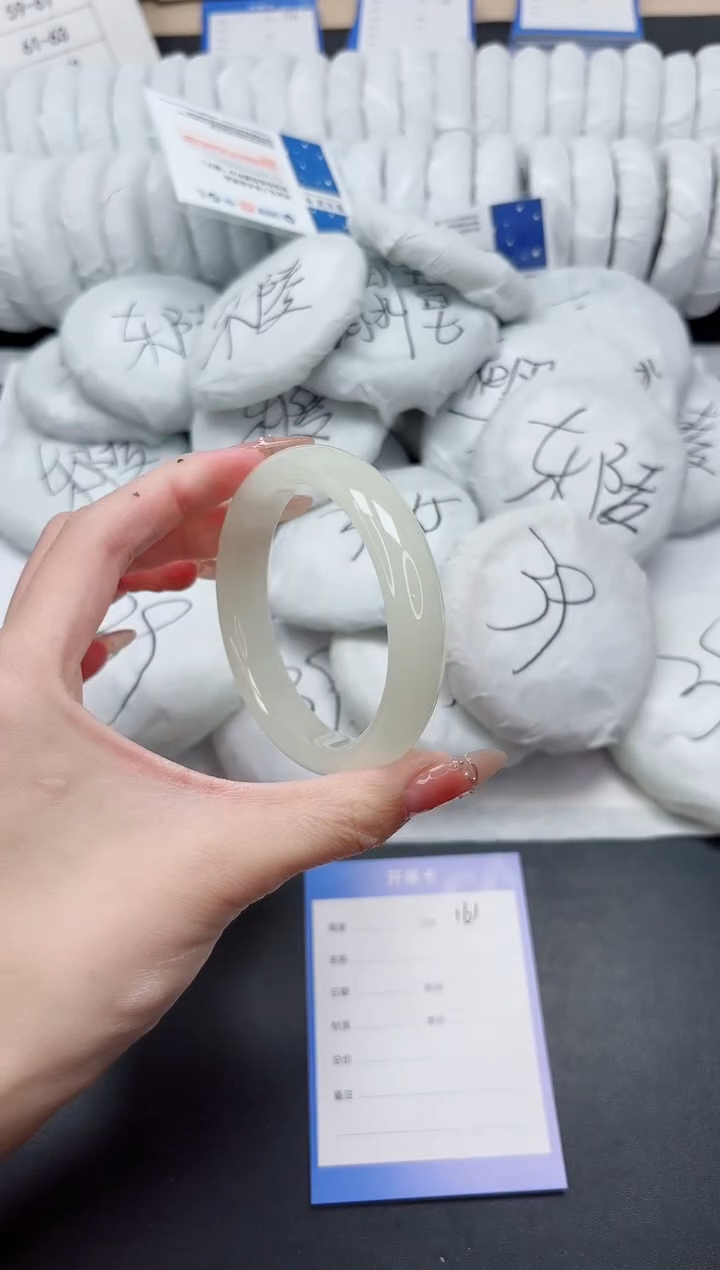 未镶嵌手镯石英质玉161-56.8FMS