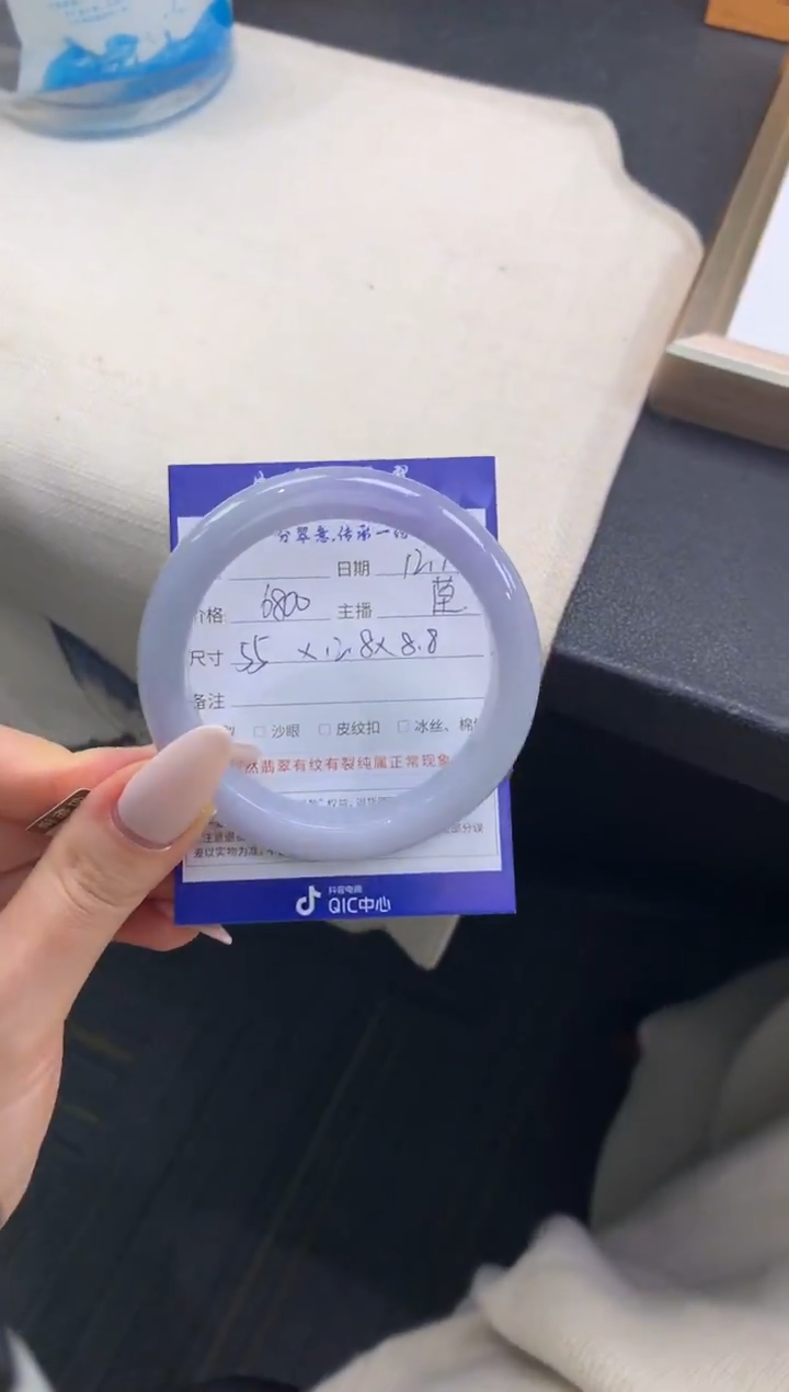 未镶嵌手镯翡翠退货需手镯吊牌标签完好