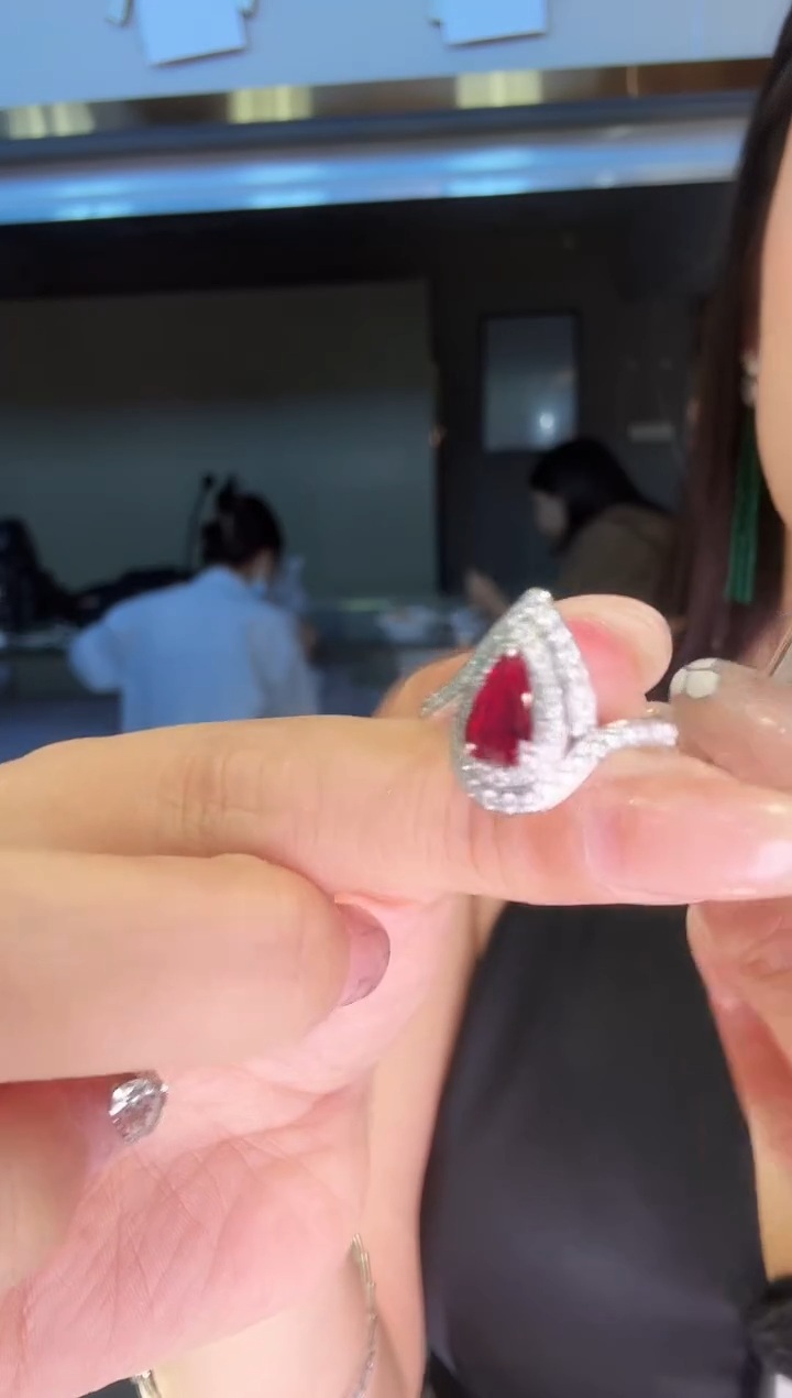 18K金镶嵌戒指红宝石1.00ct