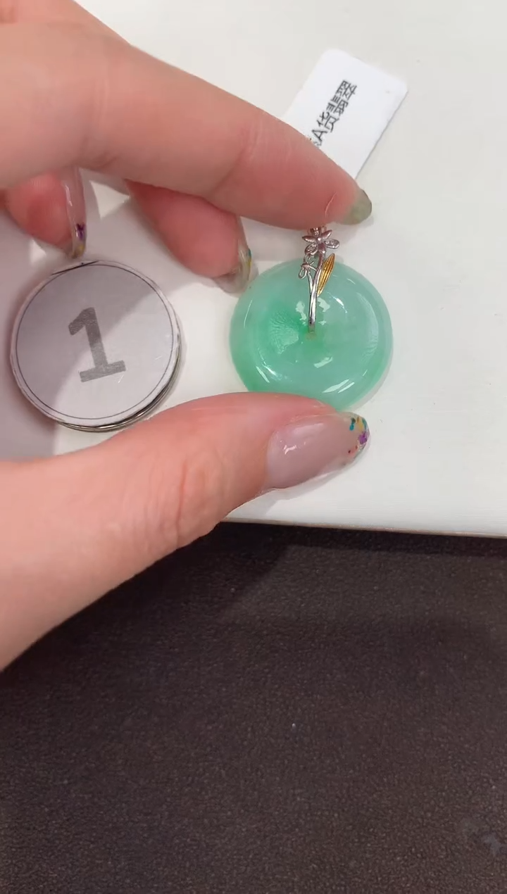 颈饰18K金镶嵌翡翠天然缅甸A货翡翠