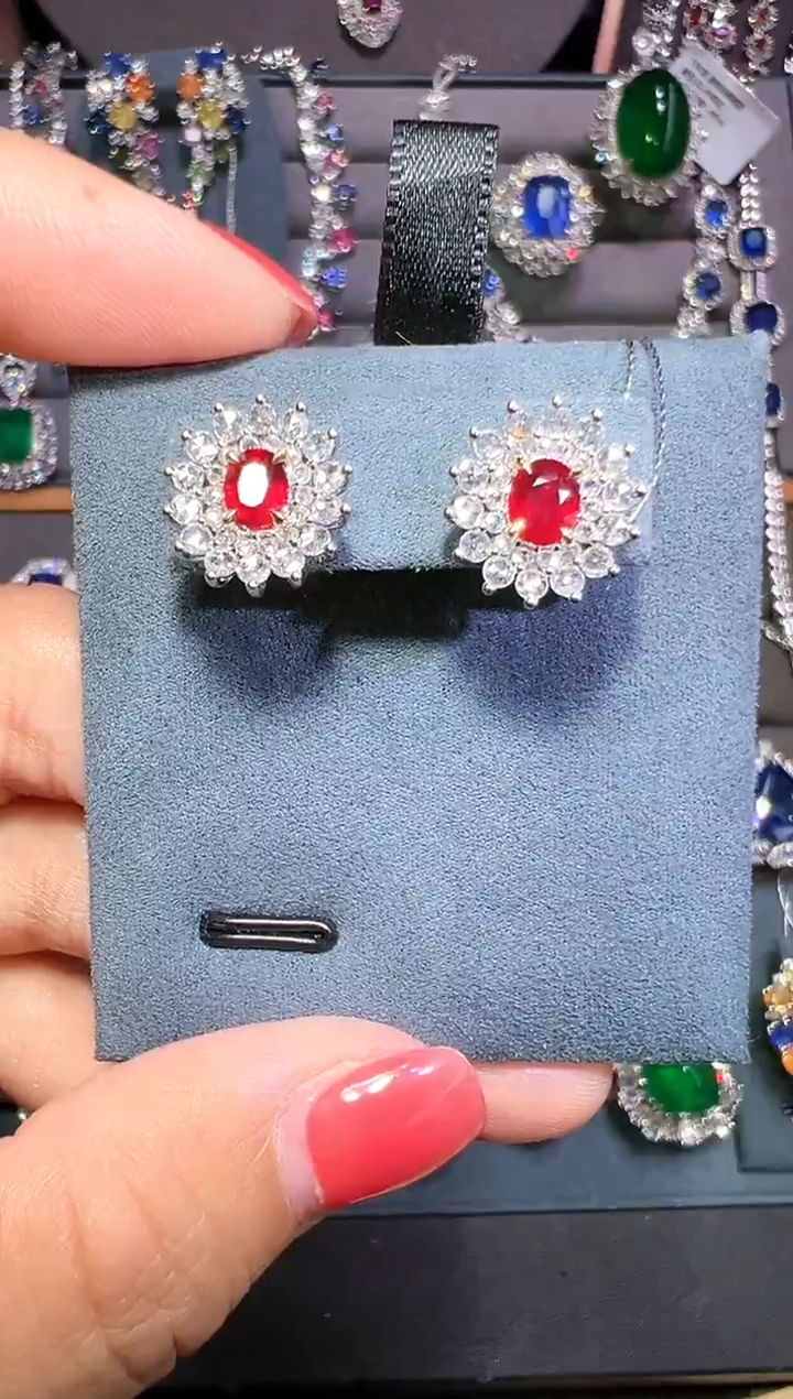 18K金镶嵌无烧鸽血红红宝石 