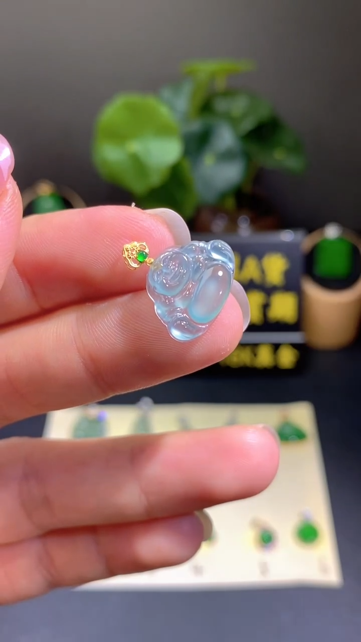 翡翠18K金镶嵌颈饰翡翠A货