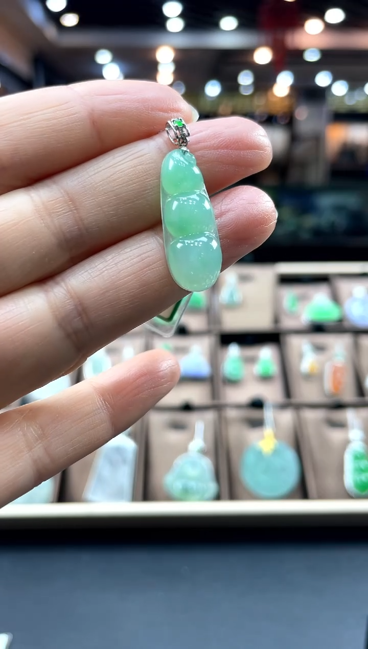 【闪购商品】翡翠颈饰18K金镶嵌豆子