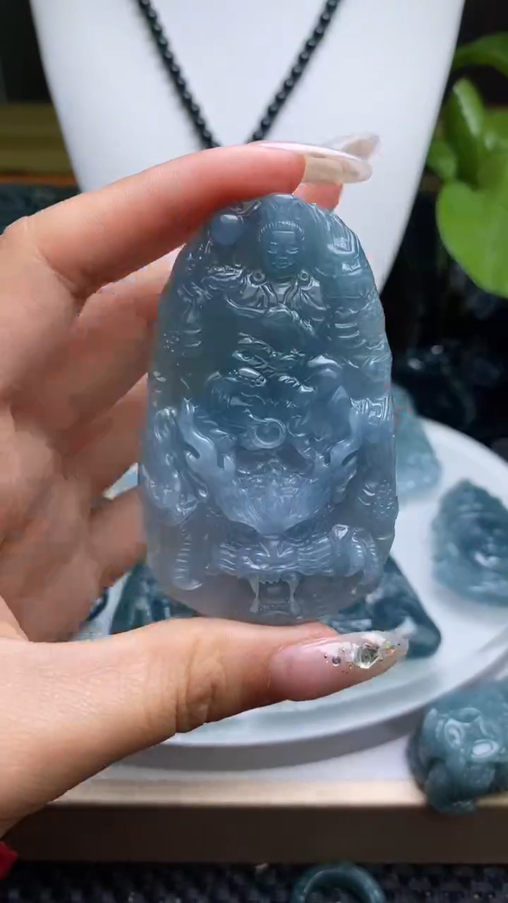 翡翠未镶嵌颈饰