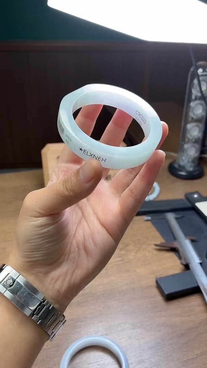 未镶嵌手镯定制翡翠坤****心定制