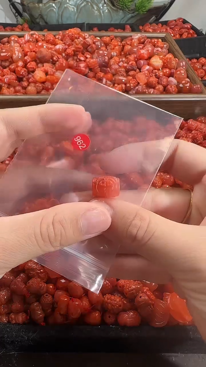 颈饰未镶嵌南红玛瑙1