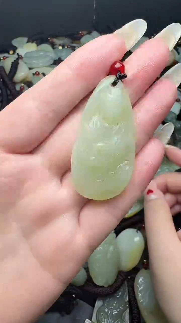 和田玉未镶嵌颈饰1