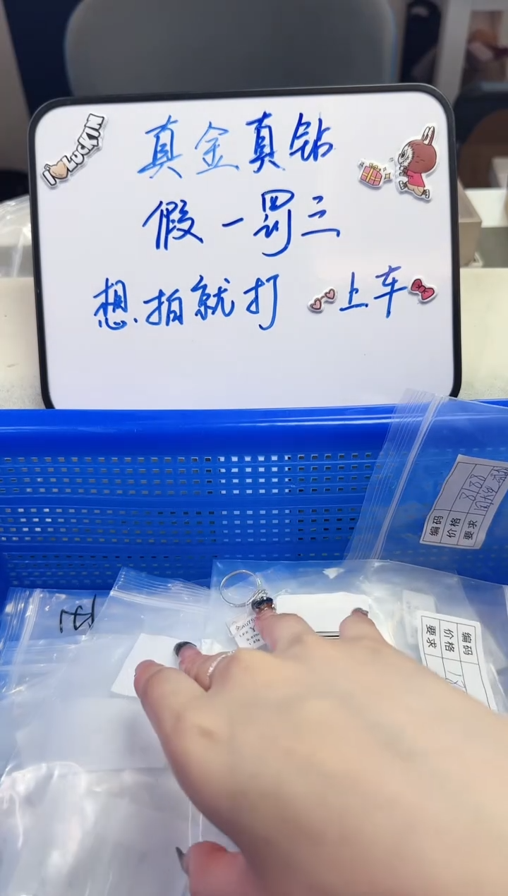 戒指/指环18K金镶嵌钻石1500