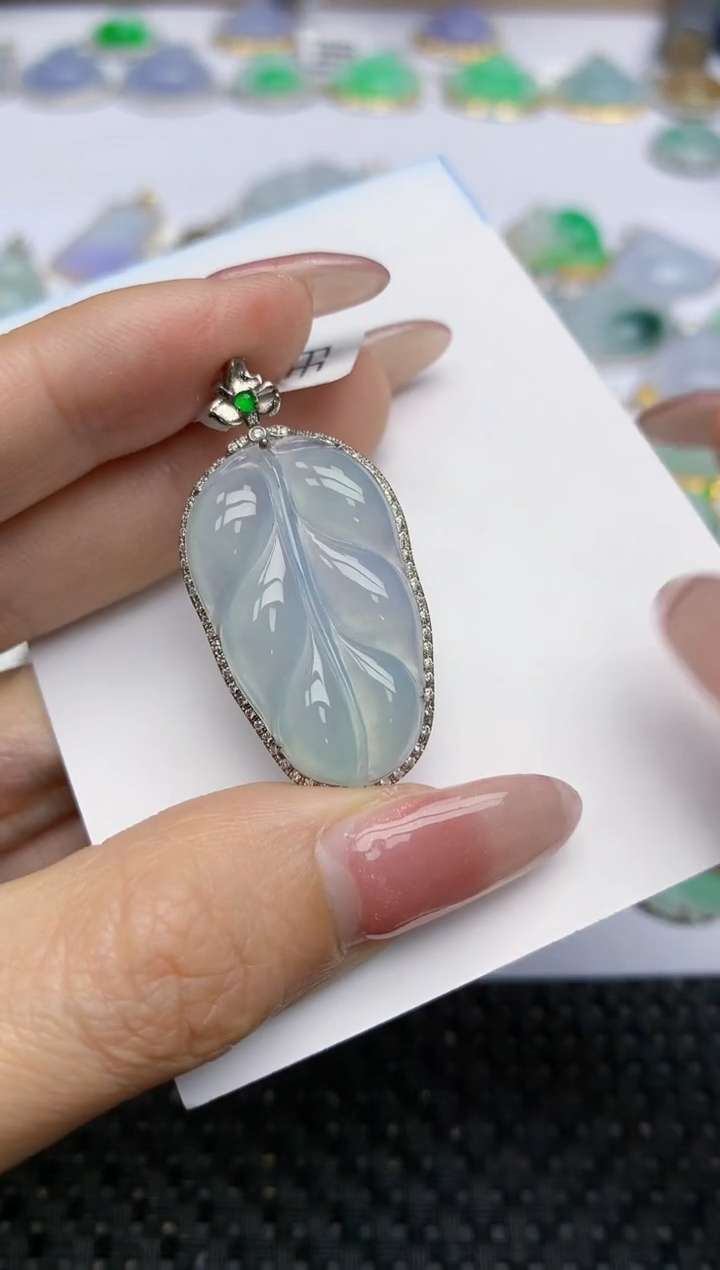 【闪购商品】翡翠挂件18K金镶嵌天然翡翠A货