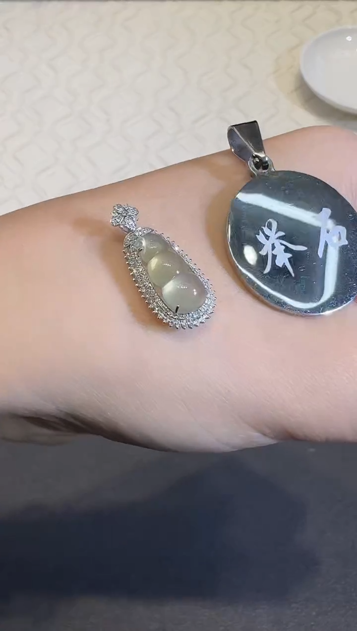 颈饰18K金镶嵌翡翠X1112-512-270