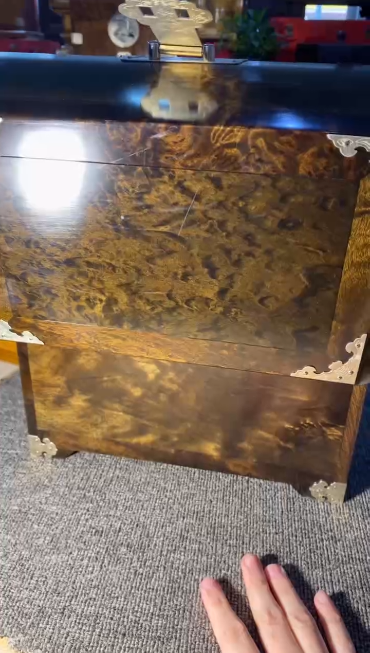 【闪购商品】金丝楠木艺陰沉官皮箱F24