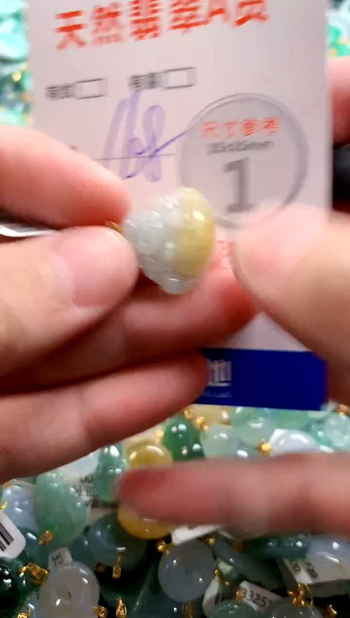 颈饰18K金镶嵌翡翠0349895588