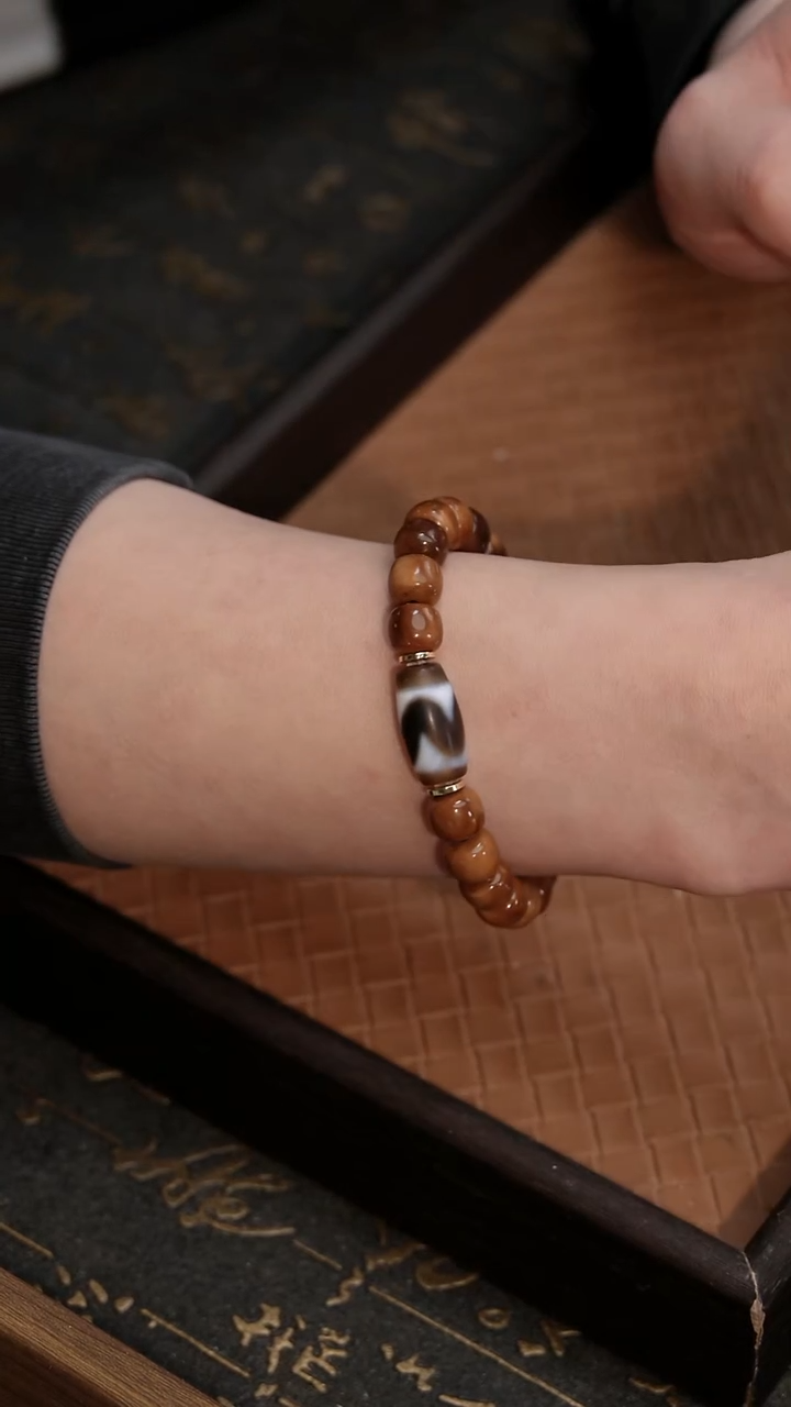 手串库克红棕老型8x9mm配天珠毕业级