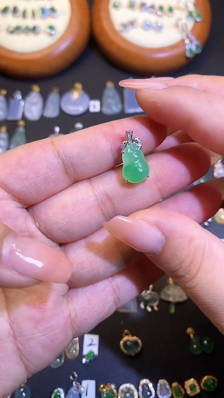 【闪购商品】翡翠吊坠(不含链)18K金镶嵌1