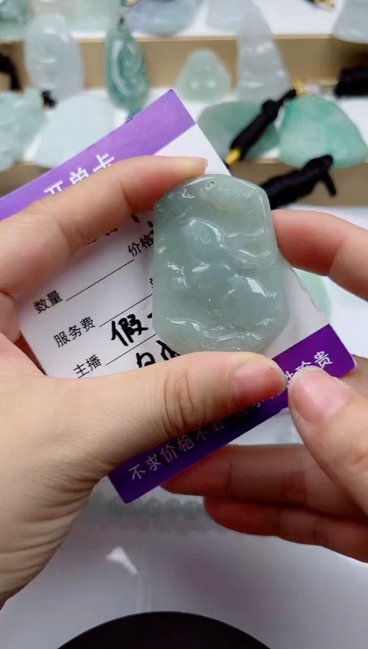 颈饰未镶嵌翡翠        