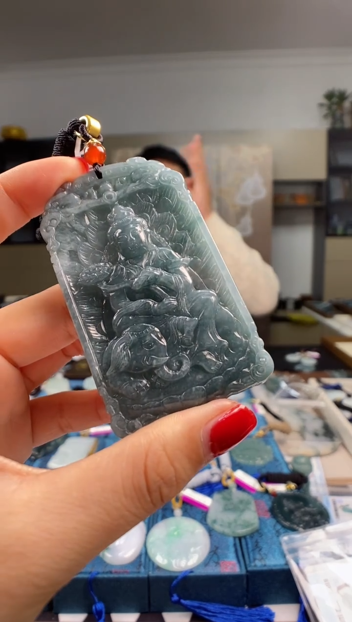 颈饰未镶嵌翡翠 多样性发其一