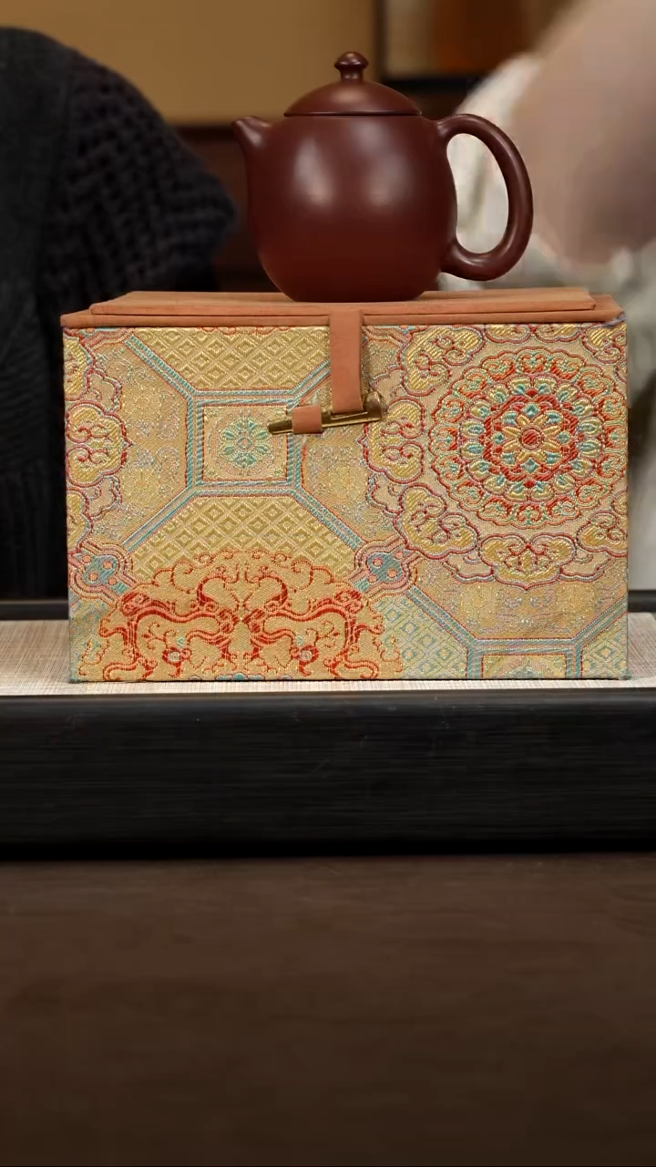 茶壶紫砂【P008】礼盒+龙蛋     420c   SSH