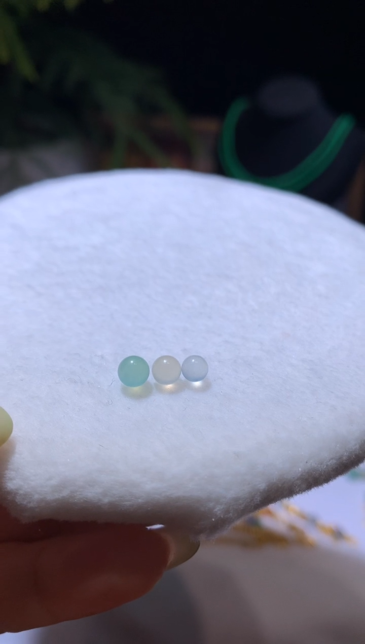 【闪购商品】定制翡翠未镶嵌4.8/4.2珠子520+52