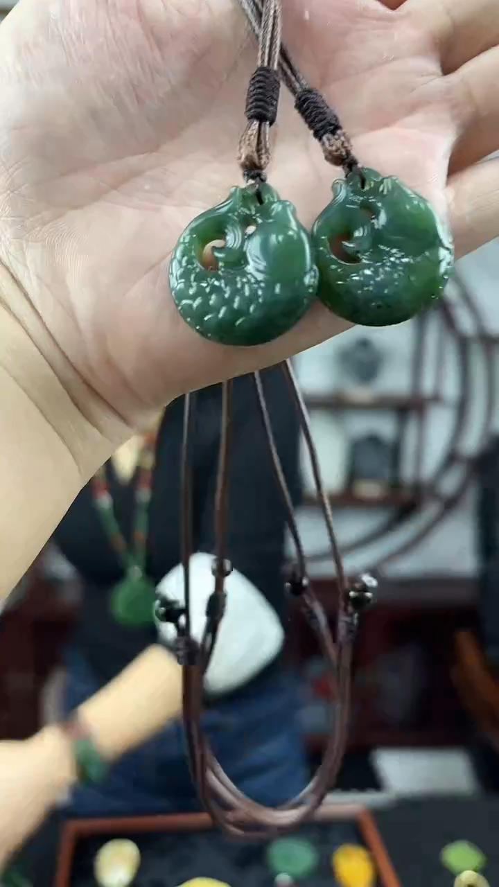 颈饰未镶嵌和田玉鱼