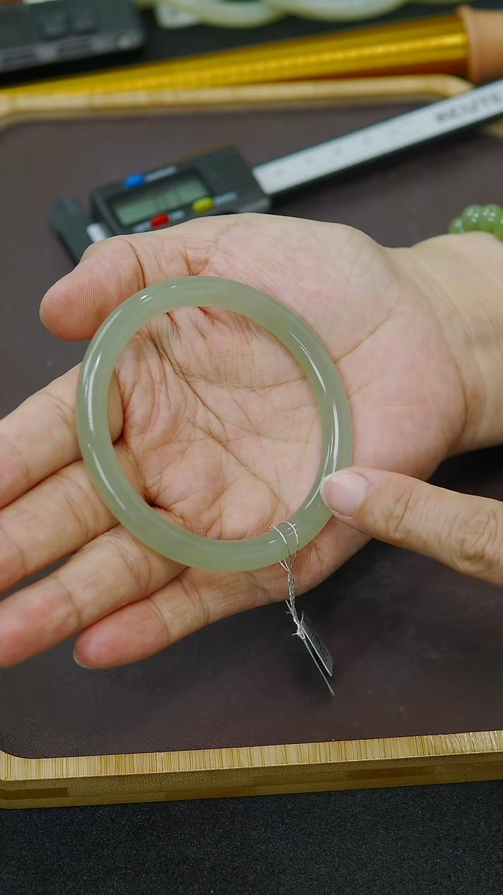 未镶嵌手镯和田玉59圈口   浅晴水圆条手镯