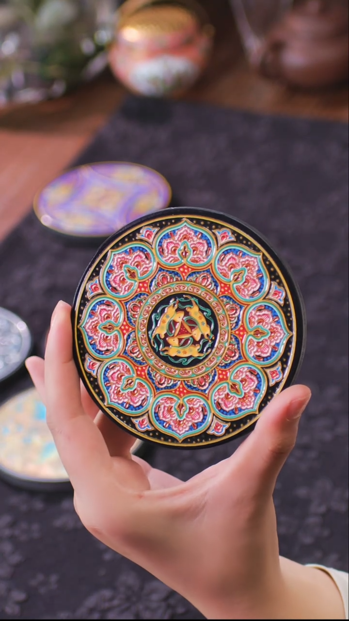 壹藏贰宝三兔图案杯垫一片