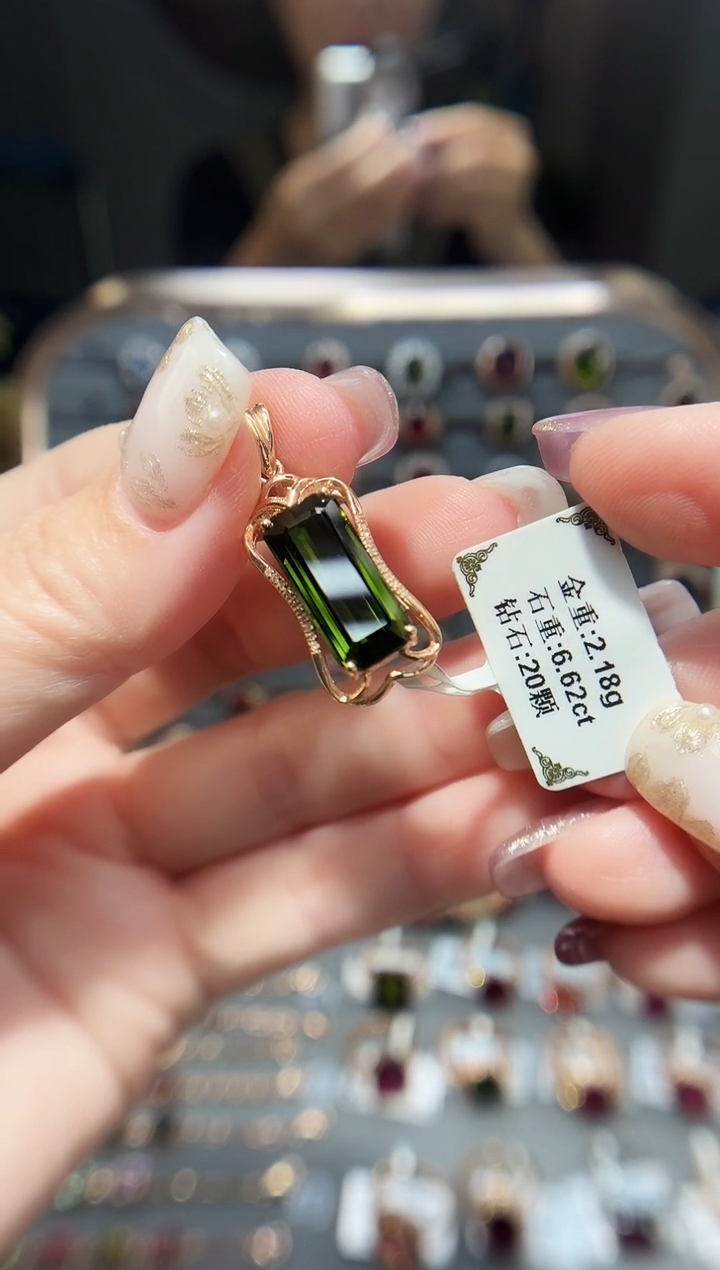 颈饰18K金镶嵌碧玺6.62.