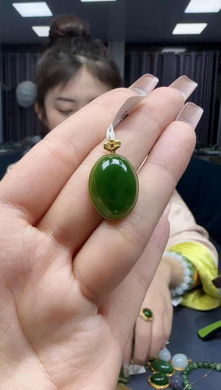 【闪购商品】和田玉挂件18K金镶嵌1