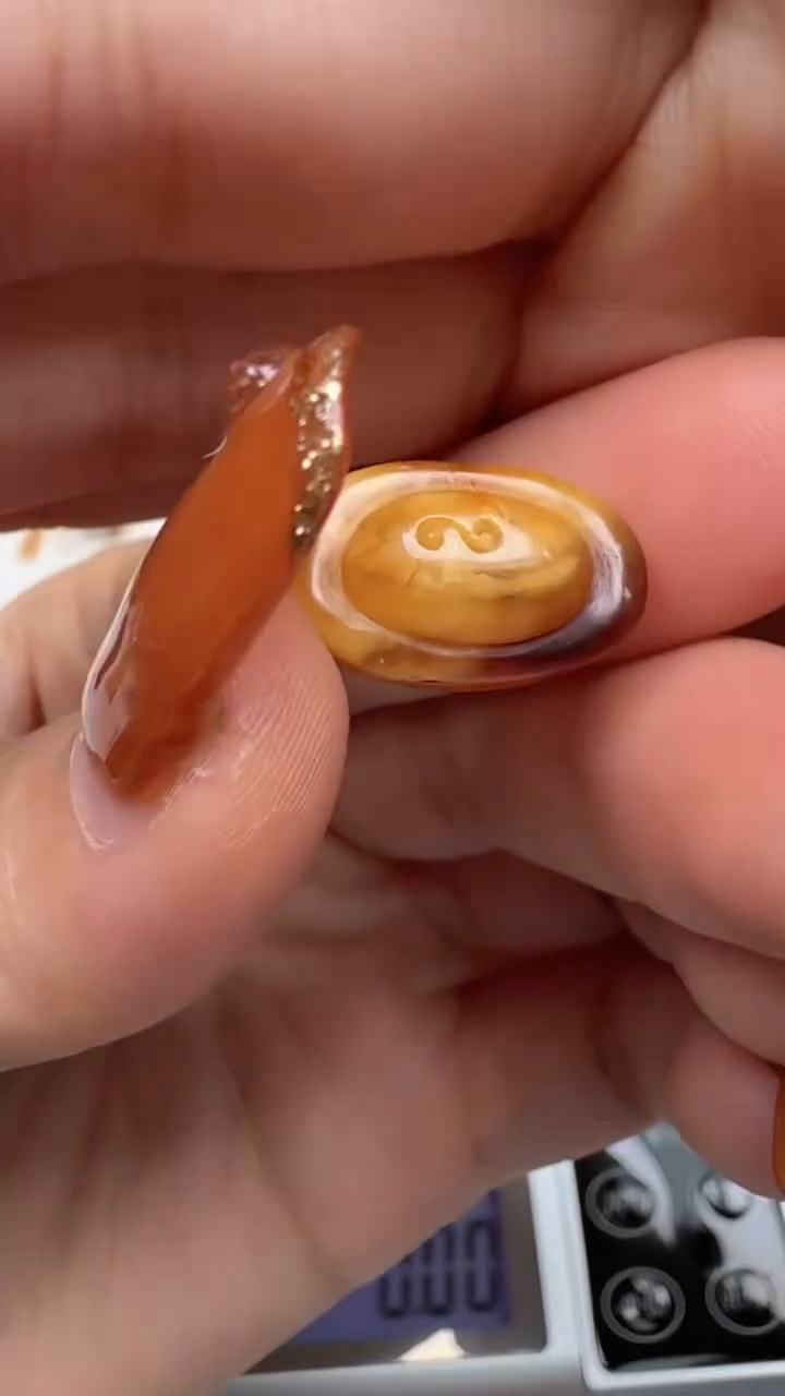 裸石琥珀未镶嵌如图