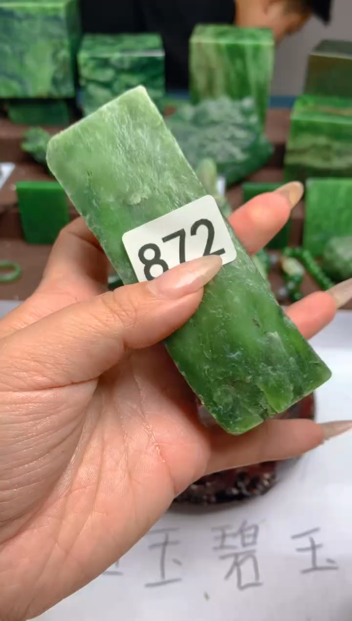 和田玉（碧玉）未镶嵌珠宝半成品1