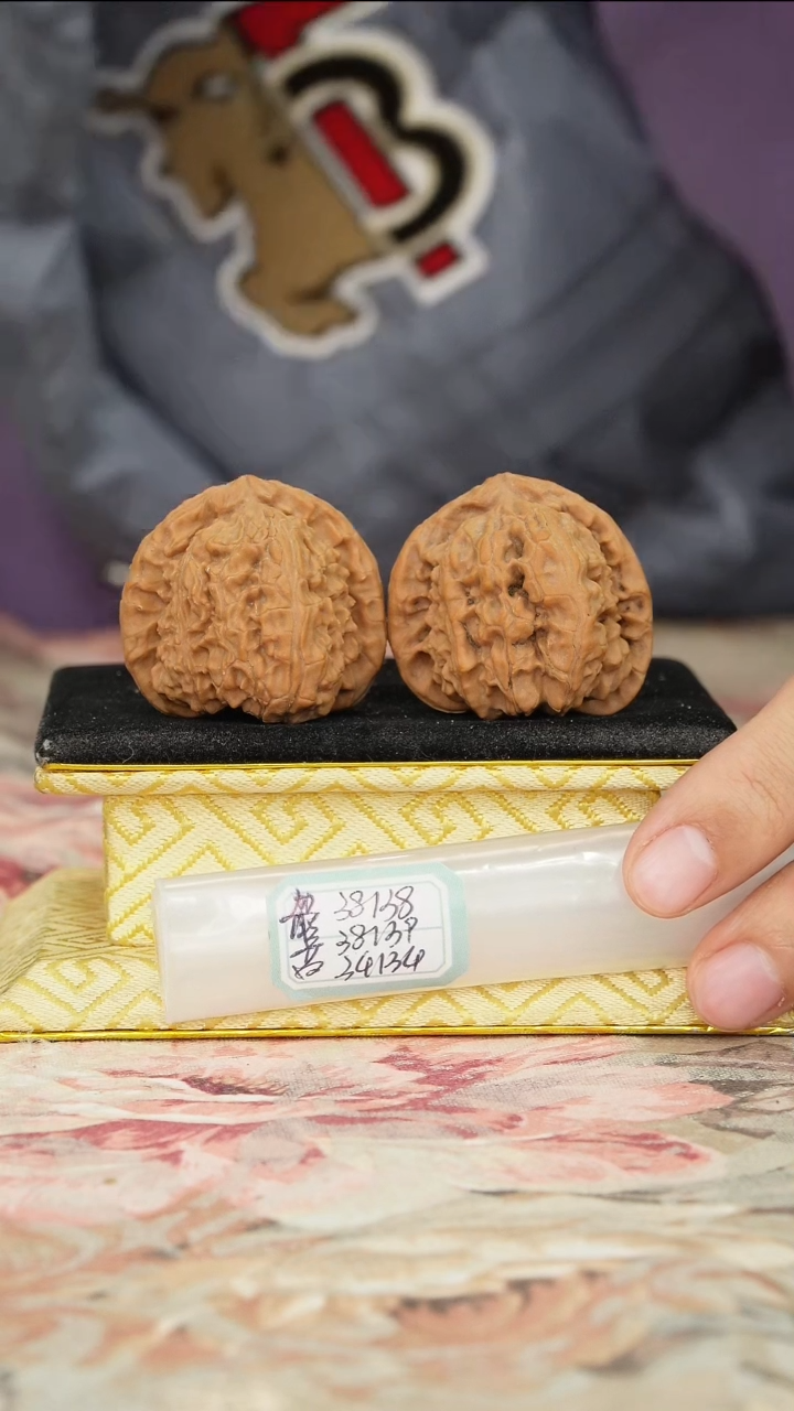 【闪购商品】文玩核桃把件白狮子