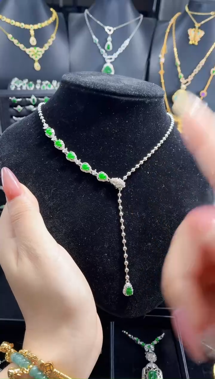 翡翠未镶嵌颈饰项链