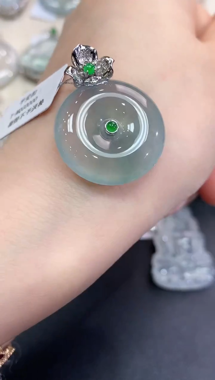 【闪购商品】翡翠颈饰18K金镶嵌C74   