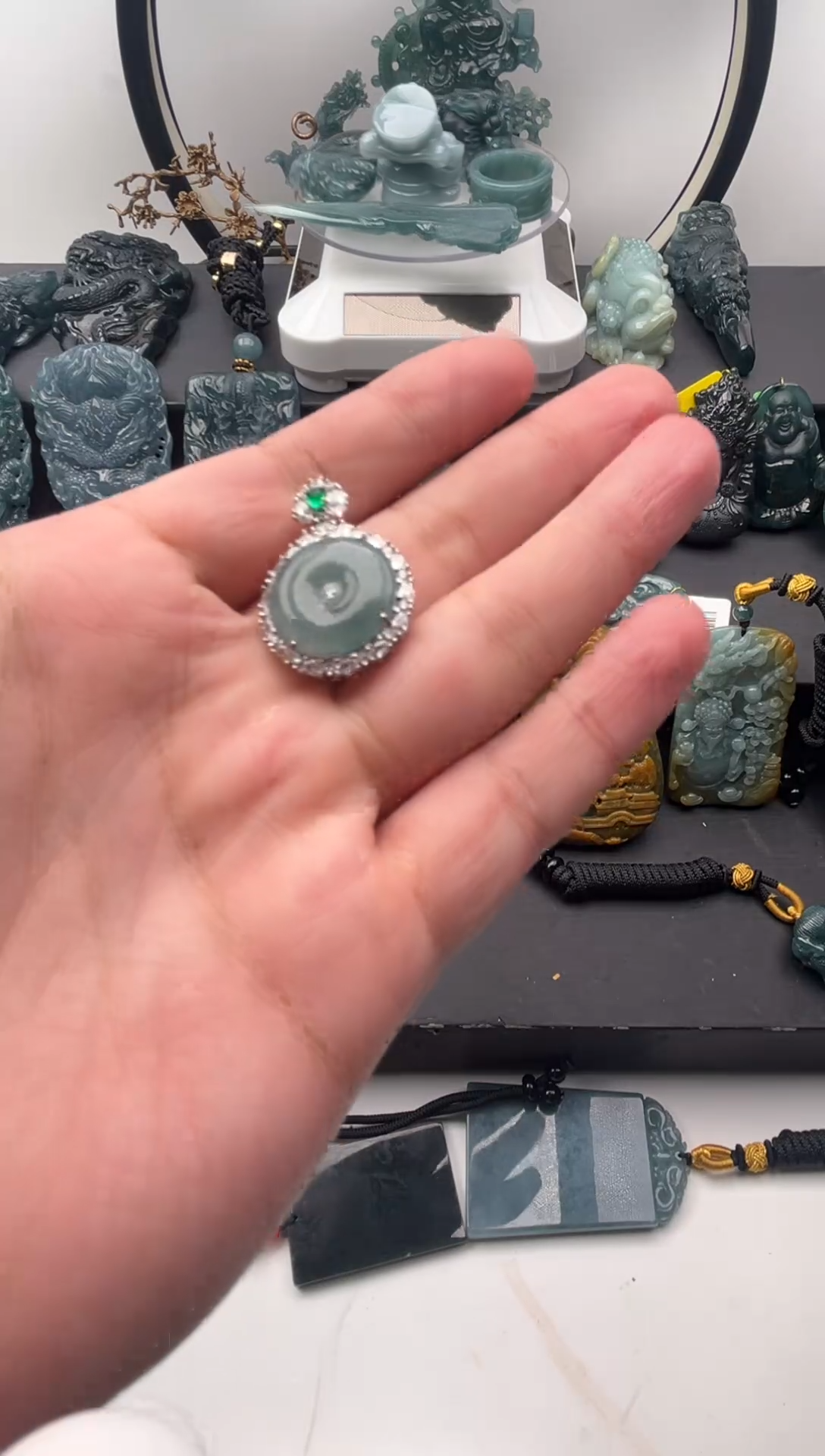 颈饰未镶嵌翡翠平安扣