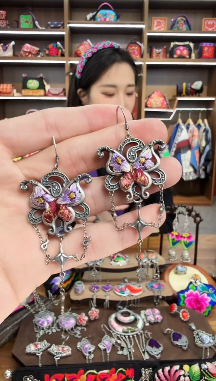 【闪购商品】织绣32蒙阿苏苗绣传承