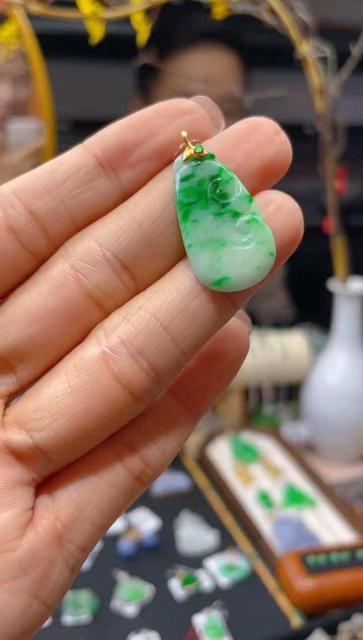 【闪购商品】翡翠颈饰18K金镶嵌假一赔三