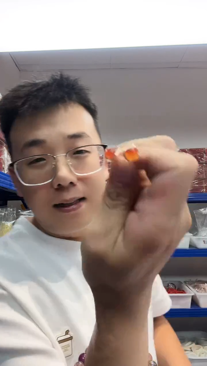 保山柿子红方糖耳钉