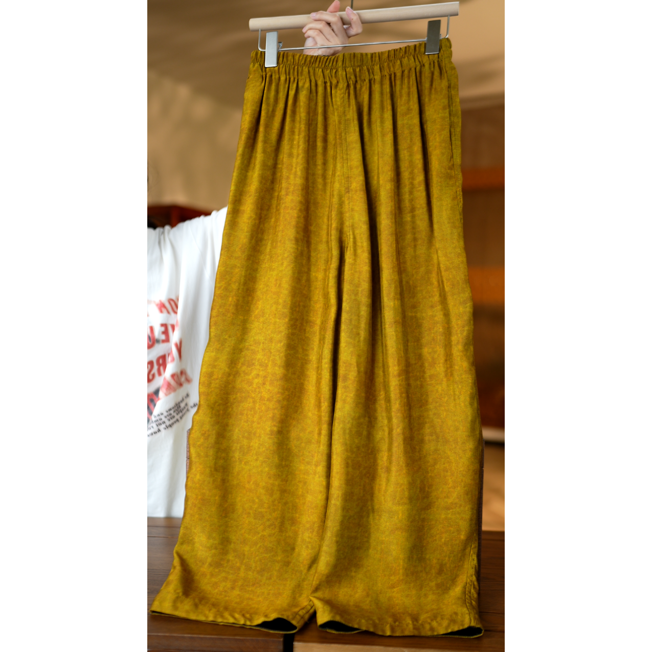 星芒<<非遗美学>>1222时尚百搭缎面双面穿暗纹弯刀裤