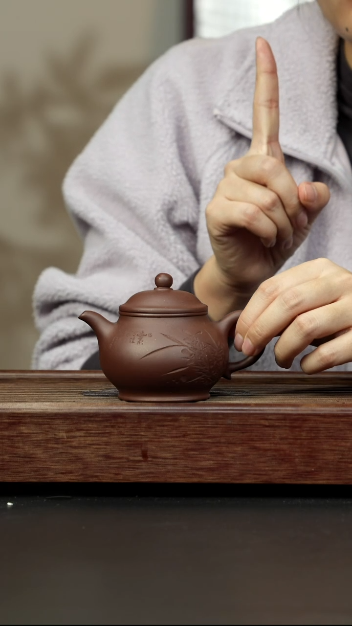 紫砂茶壶底槽清 刻绘潘壶