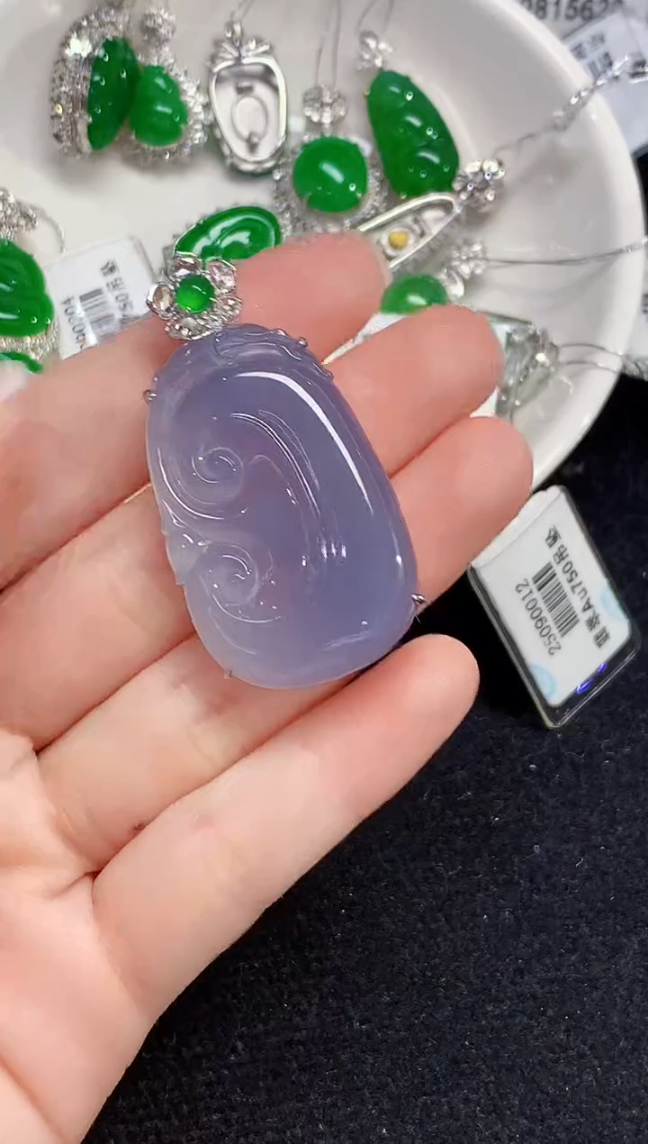 吊坠(不含链)18K金镶嵌翡翠多样性发其一