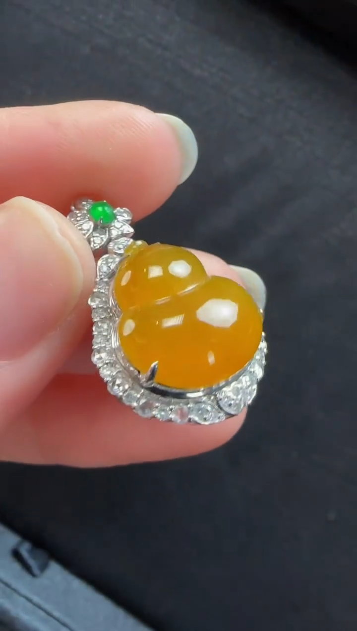 【闪购商品】翡翠颈饰18K金镶嵌21葫芦