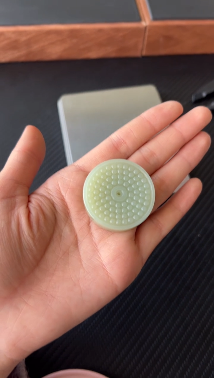 【闪购商品】和田玉吊坠(赠链)未镶嵌且末微色差迪克兰