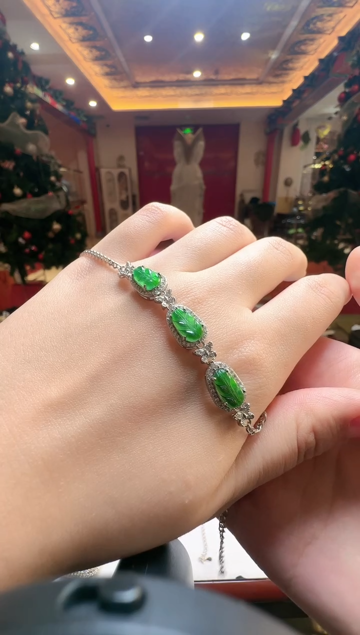 【闪购商品】翡翠吊坠(不含链)未镶嵌翡翠