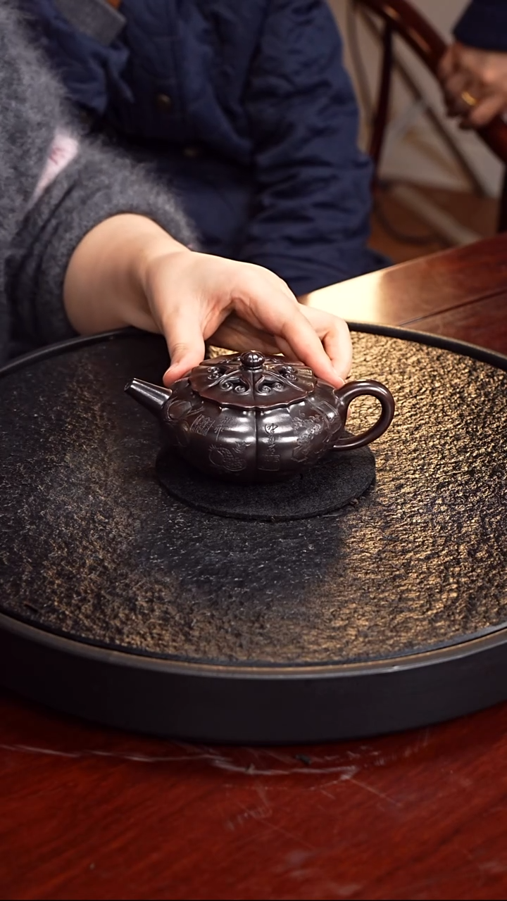茶壶紫砂丁雪英  镂空虚扁63  古铜御砂 240毫升