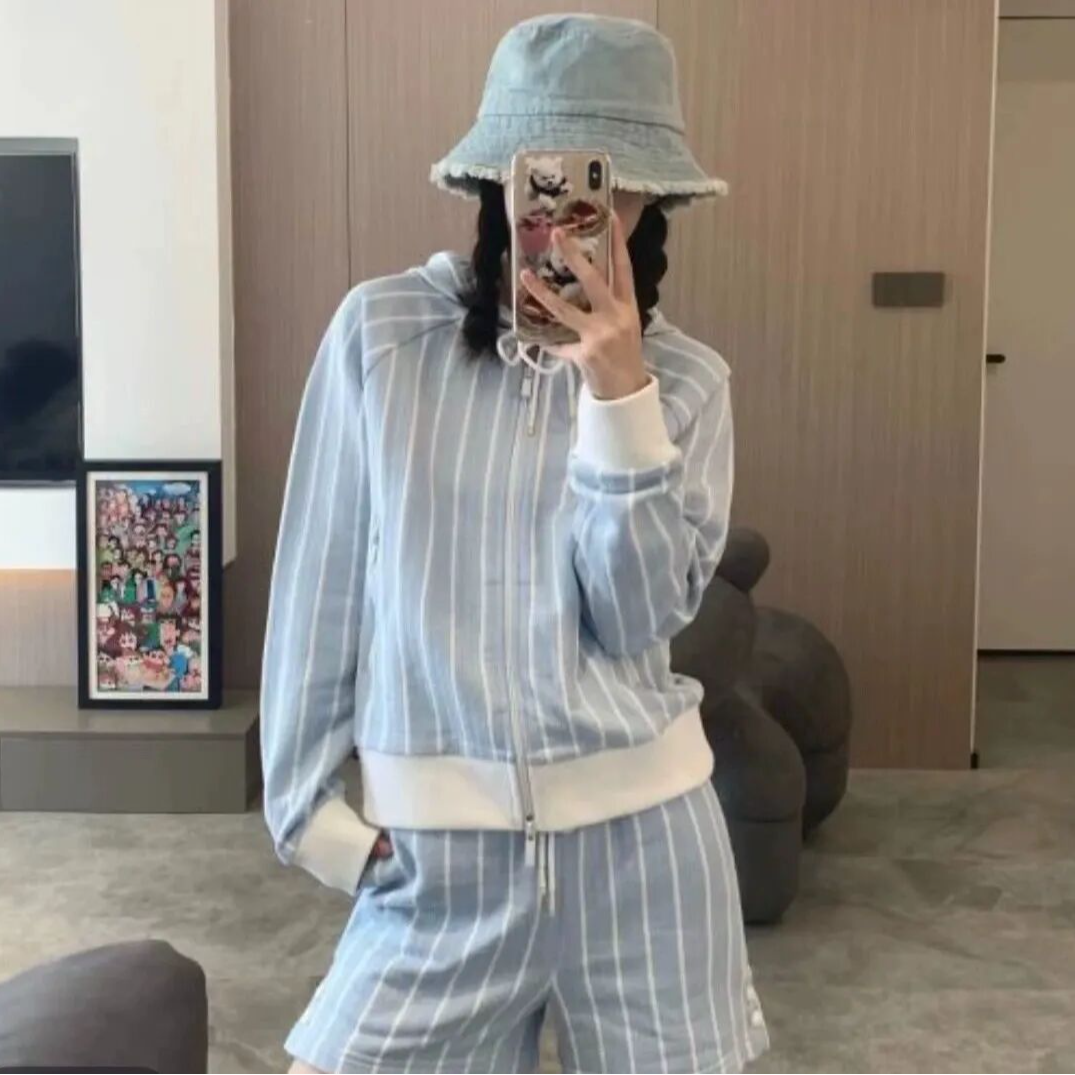 未使用 THOMBROWNE 条纹拉链卫衣短裤套装 蓝白（两件套）42