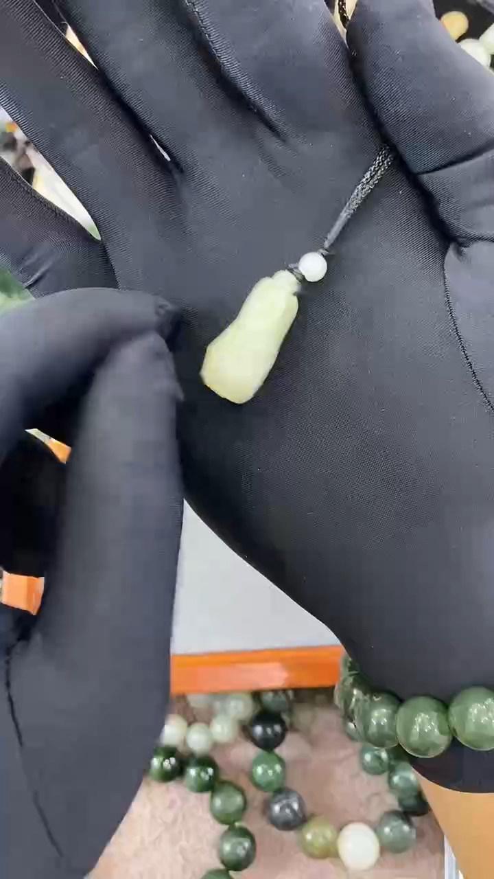 吊坠(赠链)未镶嵌和田玉58