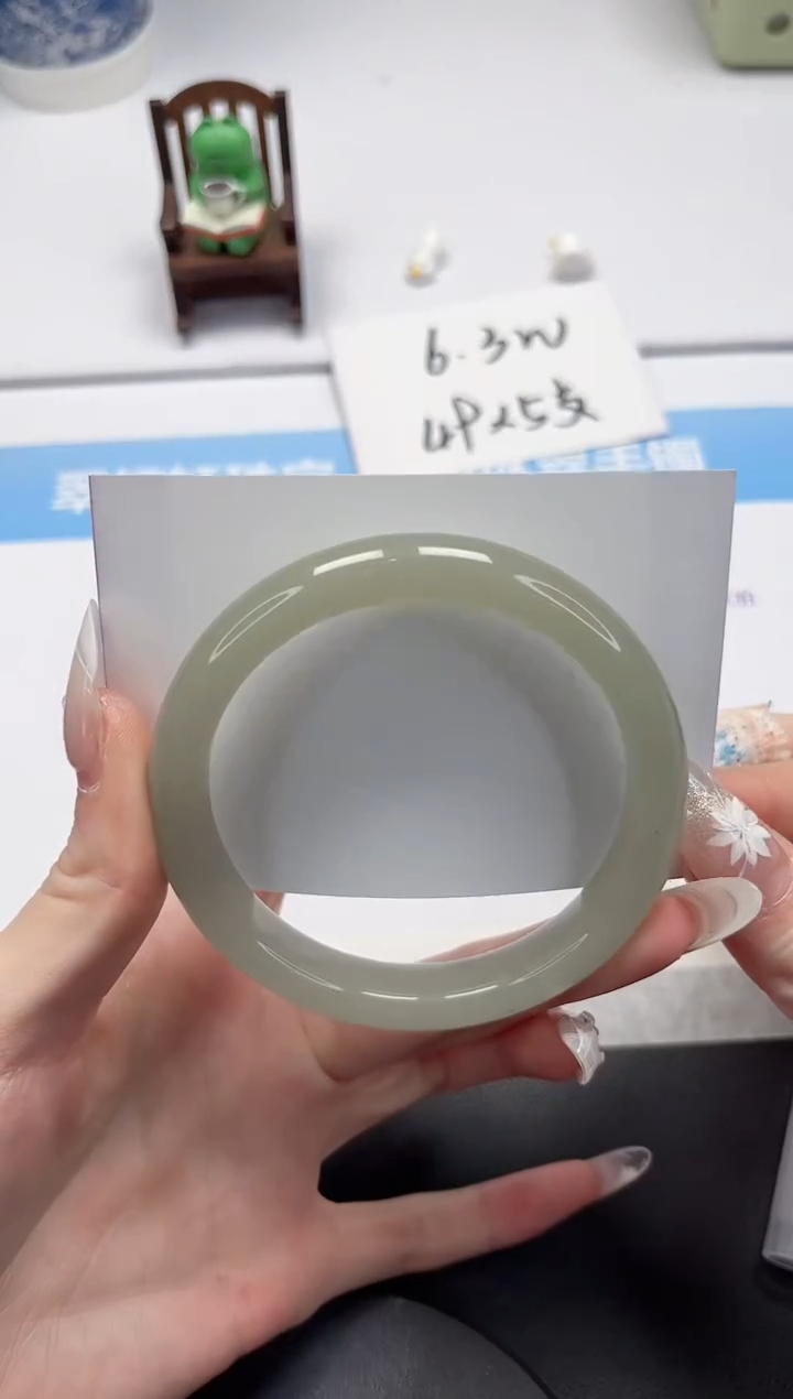 【闪购商品】石英质玉手镯未镶嵌V215-62